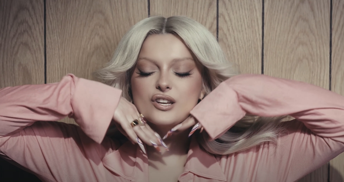 Bebe Rexha – Heart Wants What It Wants (Official Music Video)